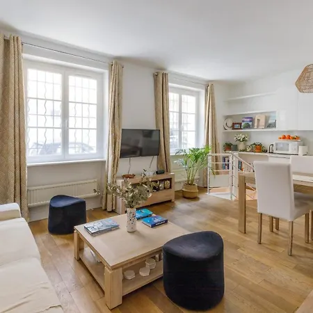 Charming Apartment Near Eiffel Tower *